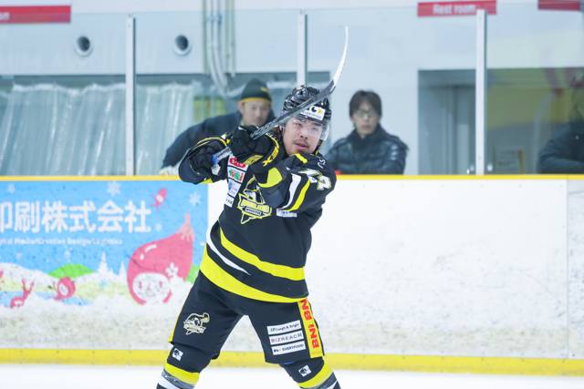 シュートを放つオルクスの選手