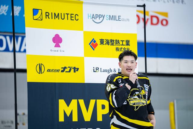 MVPインタビューを受ける選手